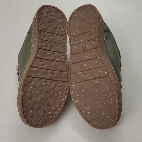 Spring Step Olive Green Leather Flats - Picture 3 of 11